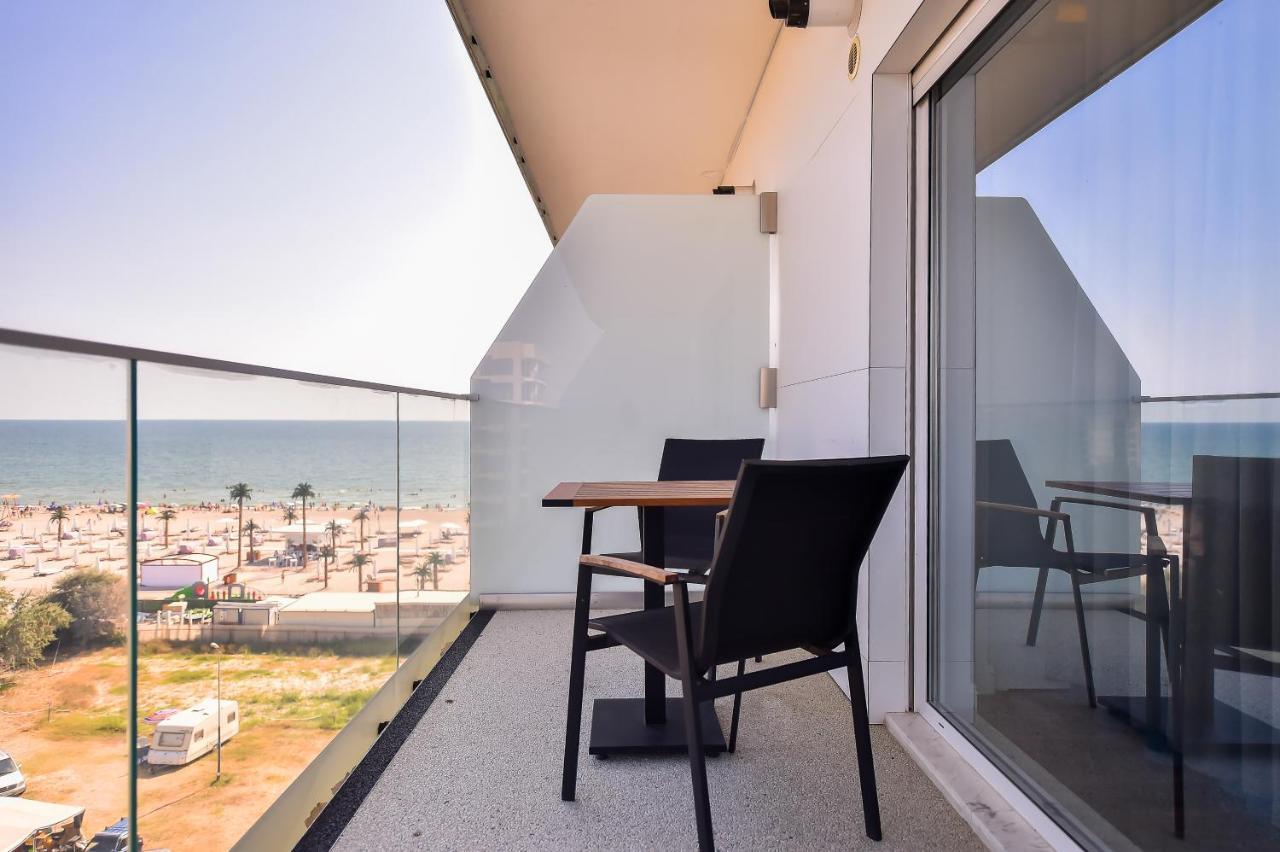 White Tower Private Apartment Beach View Mamaia Eksteriør billede